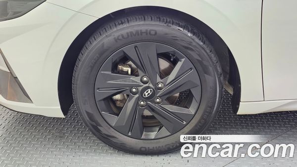 Hyundai Elantra 2023, фото 5