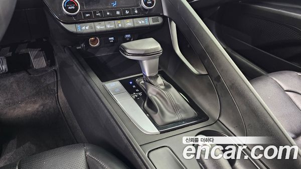 Hyundai Elantra 2023, фото 12