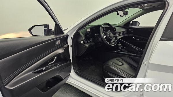 Hyundai Elantra 2023, фото 13