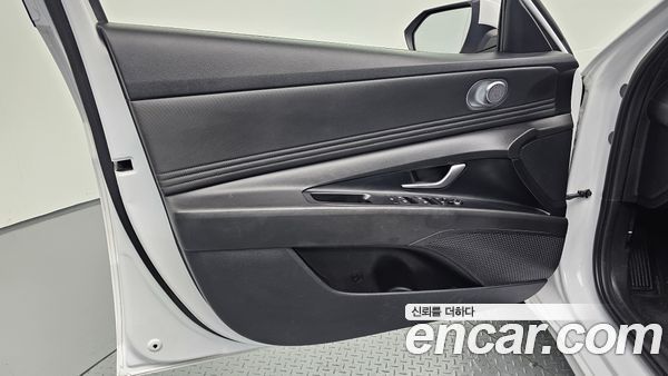 Hyundai Elantra 2023, фото 14
