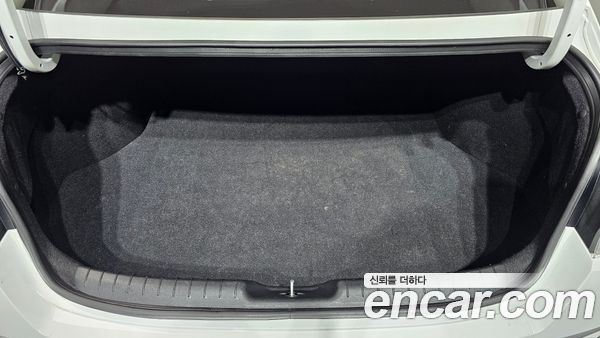 Hyundai Elantra 2023, фото 30