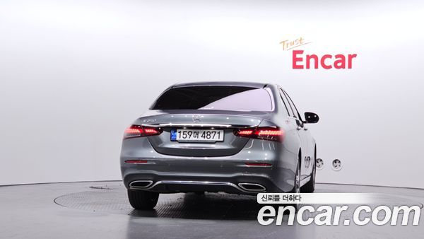 Mercedes-Benz E-Class 2023, фото 4