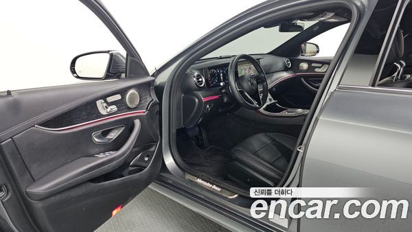 Mercedes-Benz E-Class 2023, фото 13