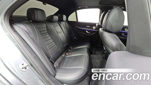 Mercedes-Benz E-Class 2023, фото 17