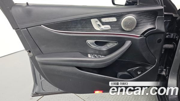 Mercedes-Benz E-Class 2023, фото 14