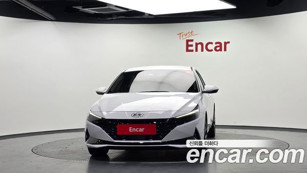 Hyundai Elantra 2023, фото 3