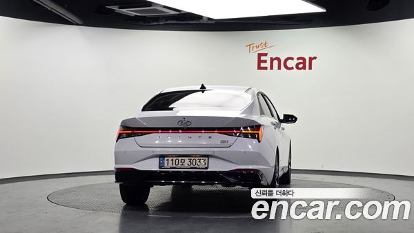 Hyundai Elantra 2023, фото 4