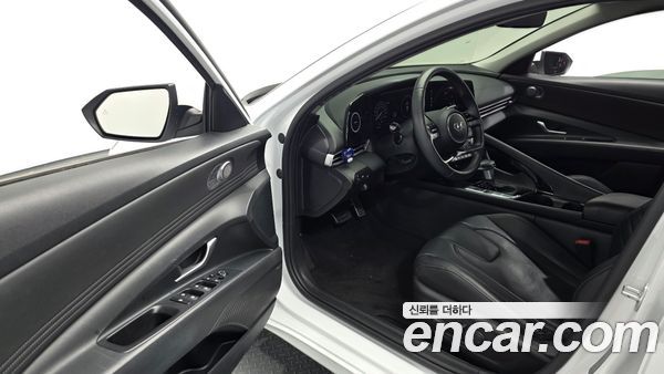 Hyundai Elantra 2023, фото 13