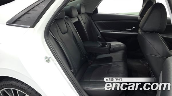 Hyundai Elantra 2023, фото 17