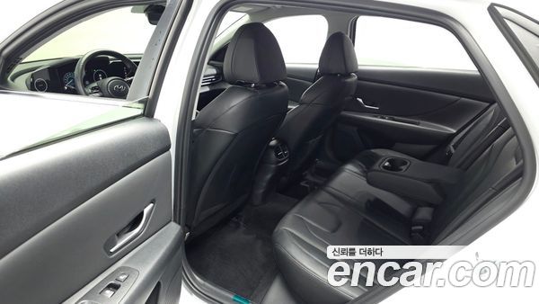 Hyundai Elantra 2023, фото 18