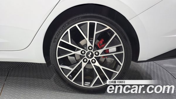 Hyundai Elantra 2023, фото 7