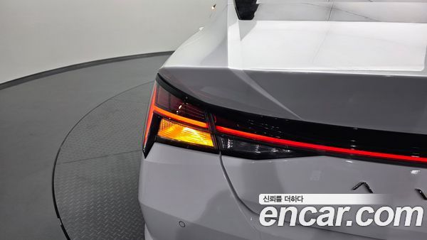 Hyundai Elantra 2023, фото 9