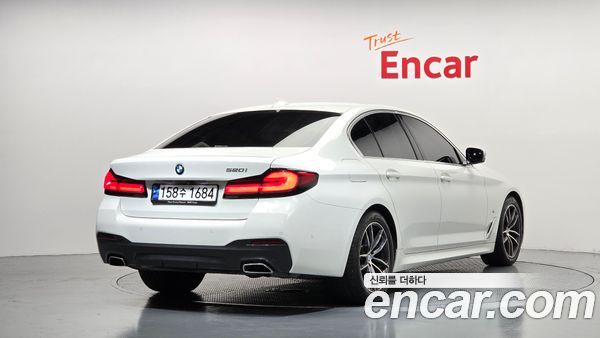 BMW 5 Series 2023, фото 2