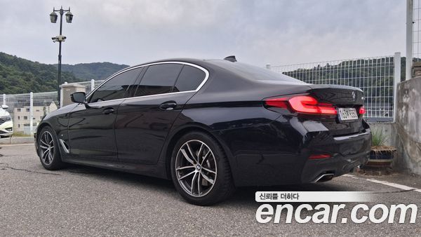 BMW 5 Series 2023, фото 2