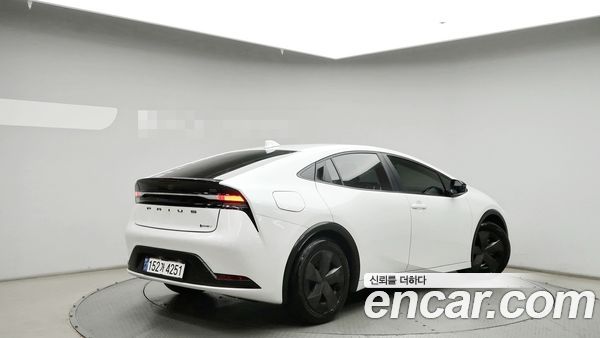 Toyota Prius 2024, фото 4