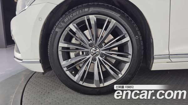 Volkswagen Passat 2021, фото 5