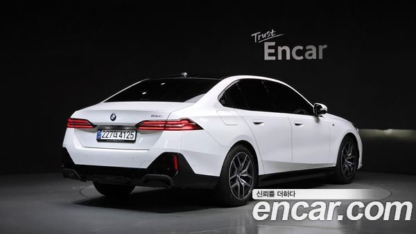 BMW 5 Series 2025, фото 2