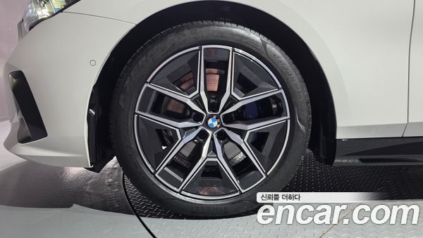 BMW 5 Series 2025, фото 5