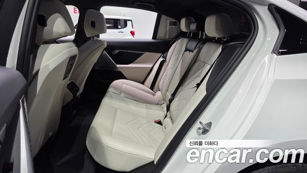 BMW 5 Series 2025, фото 17