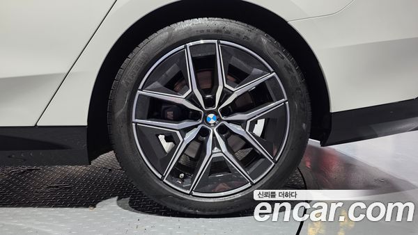 BMW 5 Series 2025, фото 7