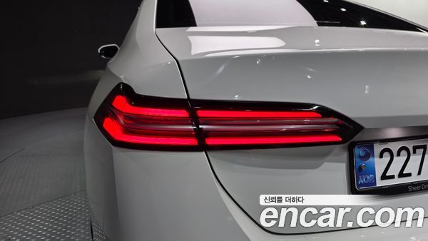 BMW 5 Series 2025, фото 9
