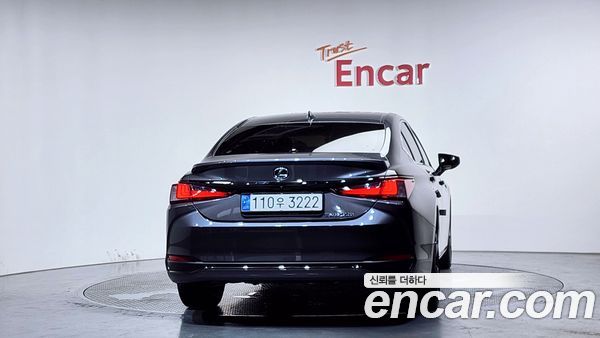 Lexus ES 2023, фото 4