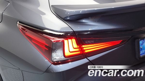 Lexus ES 2023, фото 9