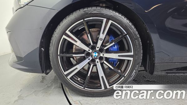 BMW 5 Series 2024, фото 4
