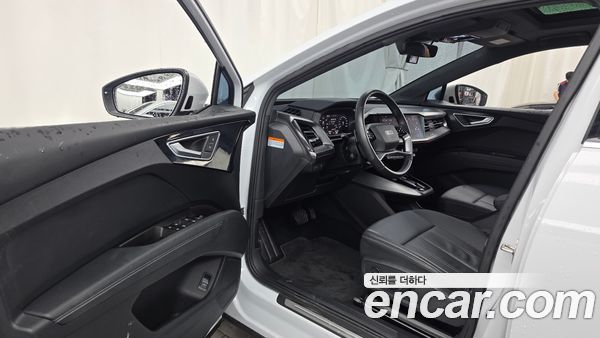 Audi Q4 e-tron 2022, фото 13