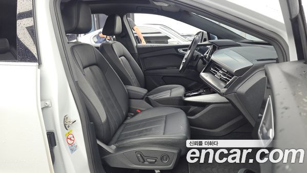 Audi Q4 e-tron 2022, фото 17