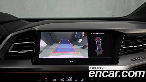 Audi Q4 e-tron 2022, фото 21