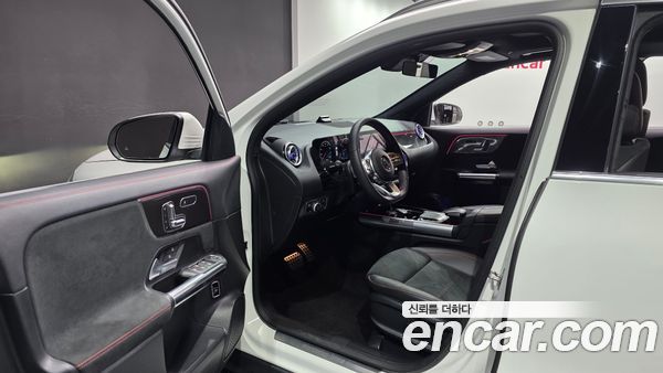 Mercedes-Benz GLA 2023, фото 13