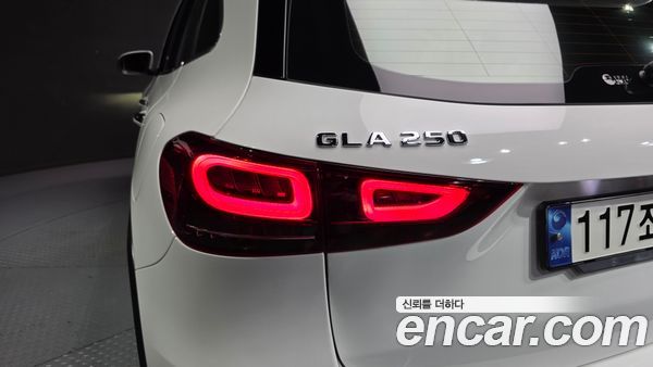 Mercedes-Benz GLA 2023, фото 9