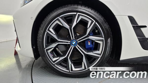BMW i4 2022, фото 5