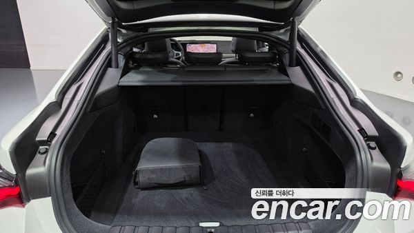 BMW i4 2022, фото 22