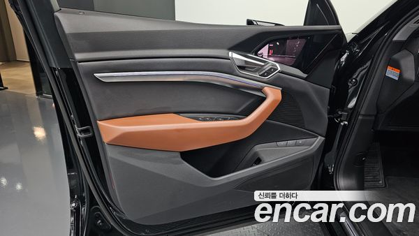 Audi e-tron 2021, фото 13