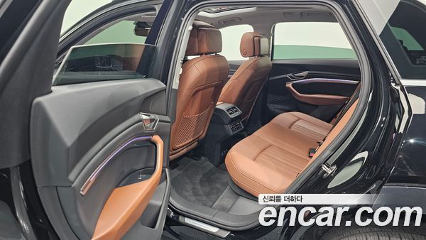 Audi e-tron 2021, фото 31