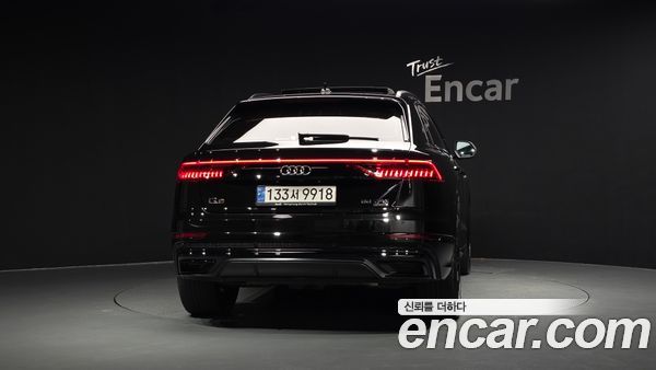 Audi Q8 2023, фото 4