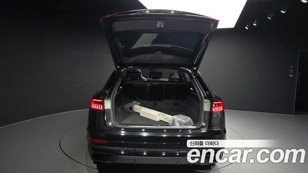 Audi Q8 2023, фото 20