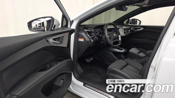 Audi Q4 e-tron 2025, фото 10