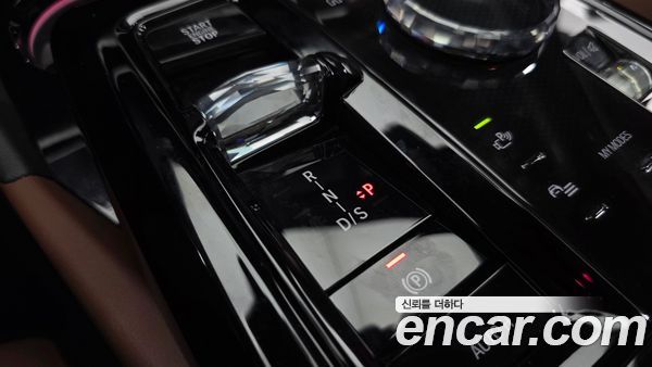 BMW 5 Series 2025, фото 9