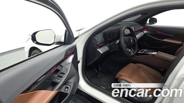 BMW 5 Series 2025, фото 10