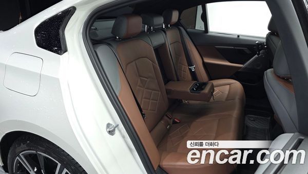BMW 5 Series 2025, фото 11