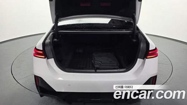 BMW 5 Series 2025, фото 20