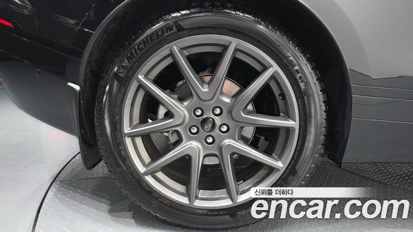 Land Rover Range Rover Velar 2025, фото 5
