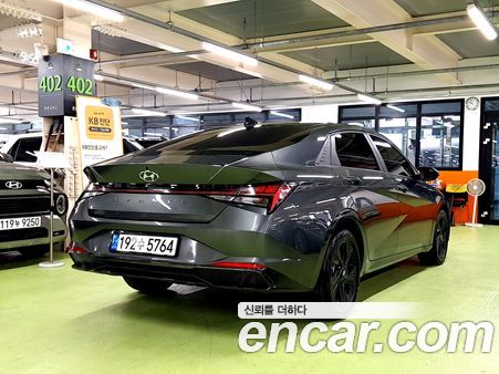 Hyundai Elantra 2023, фото 2