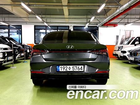 Hyundai Elantra 2023, фото 4