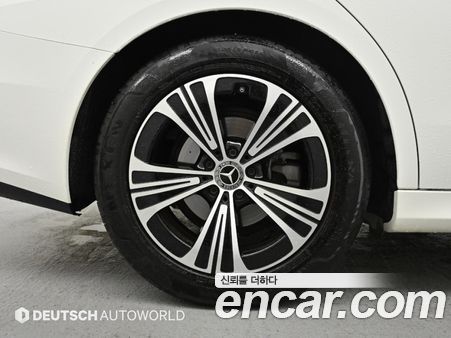 Mercedes-Benz E-Class 2024, фото 5