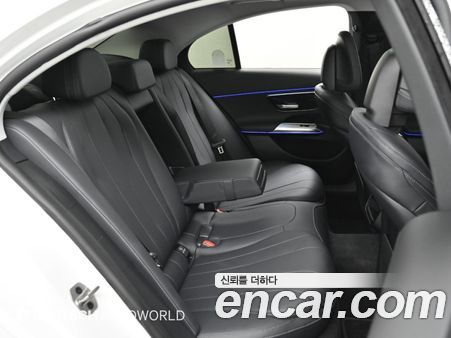 Mercedes-Benz E-Class 2024, фото 12
