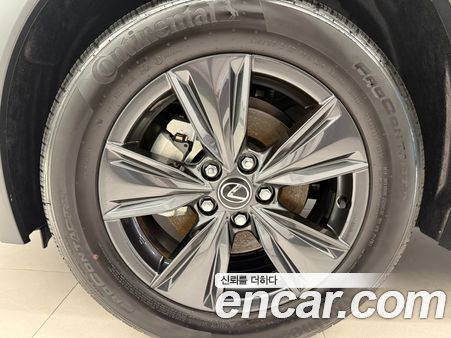 Lexus UX 2025, фото 5